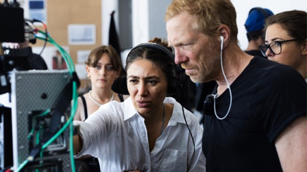 Bild på bakgrund av Safe on Set