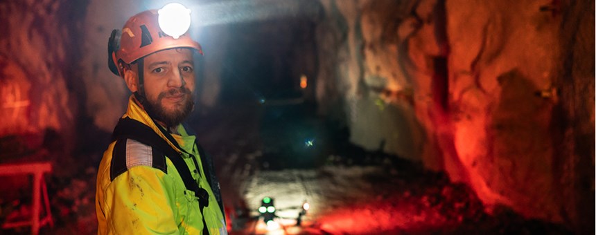 Bild på bakgrund av Rock Safe – a course in rock mechanics and rock awareness in underground mines