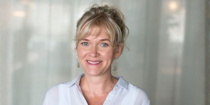Skärm med foton på webbinariedeltagare