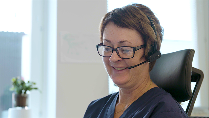 Kvinna med headset