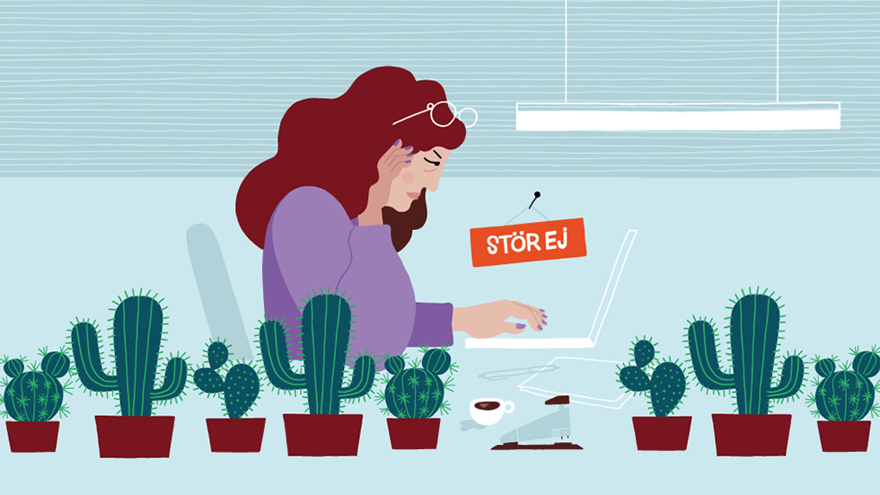Illustration av kvinna vid dator med stör ej-skylt och kaktusar i förgrunden.