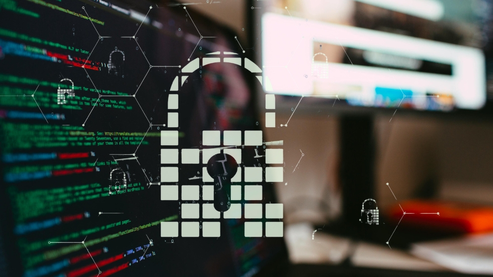 Mörk datorskärm med ett hänglås framför.